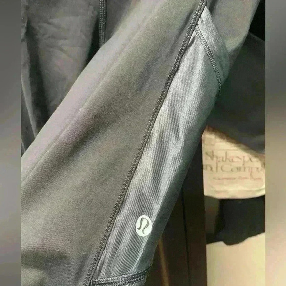 Lululemon performance leggings size 4 - Picture 2 of 7